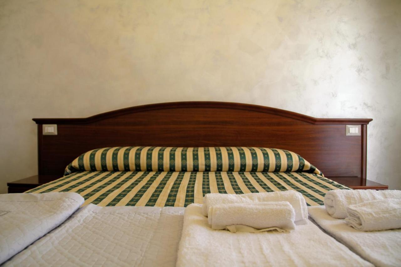 Rooms Dimora Arco - Affitti Brevi Italia Monte SantʼAngelo Eksteriør bilde