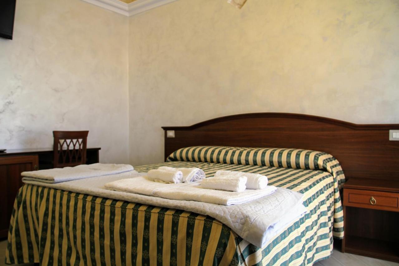 Rooms Dimora Arco - Affitti Brevi Italia Monte SantʼAngelo Eksteriør bilde