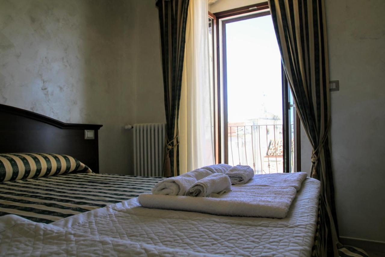 Rooms Dimora Arco - Affitti Brevi Italia Monte SantʼAngelo Eksteriør bilde