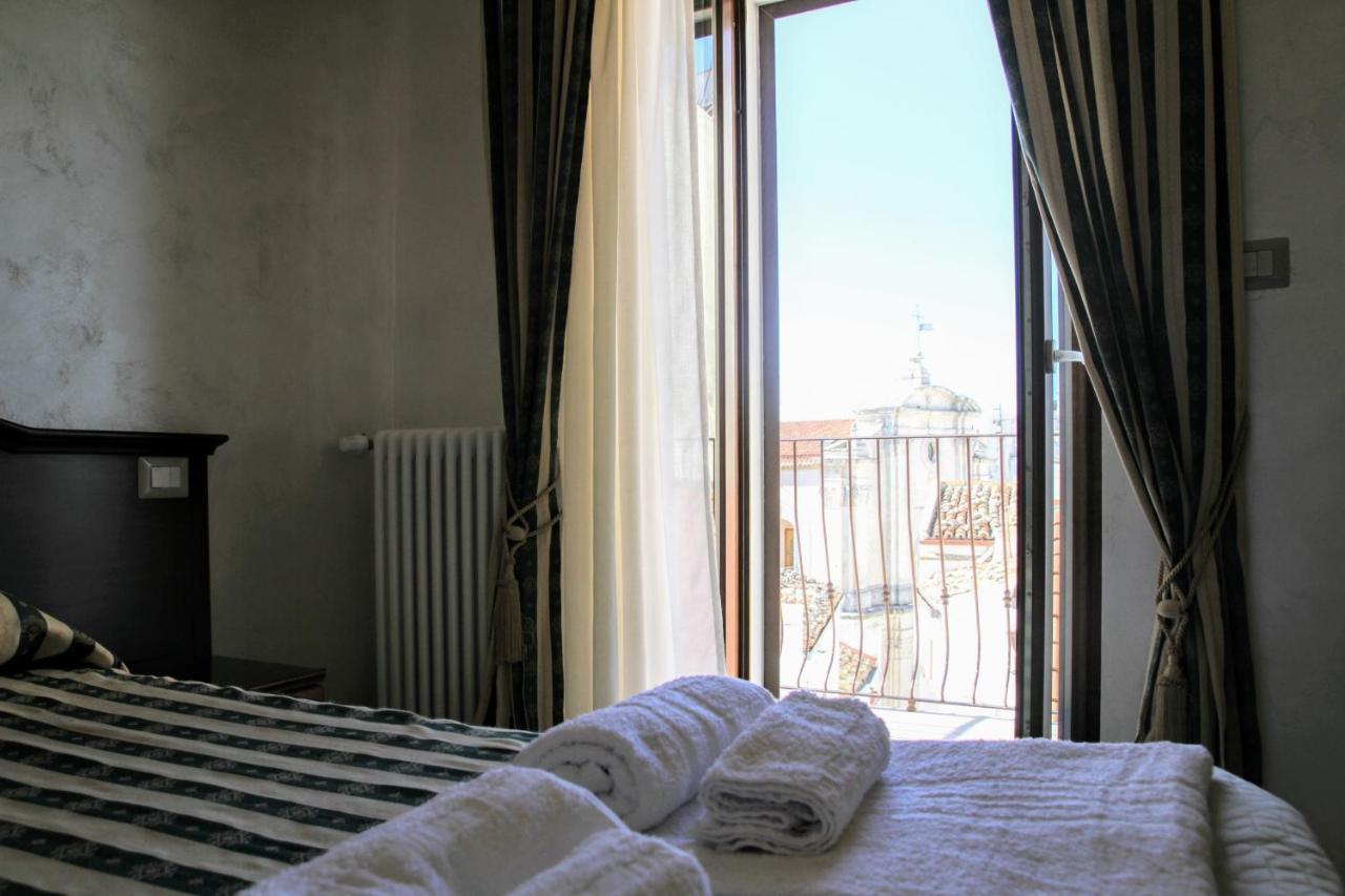 Rooms Dimora Arco - Affitti Brevi Italia Monte SantʼAngelo Eksteriør bilde